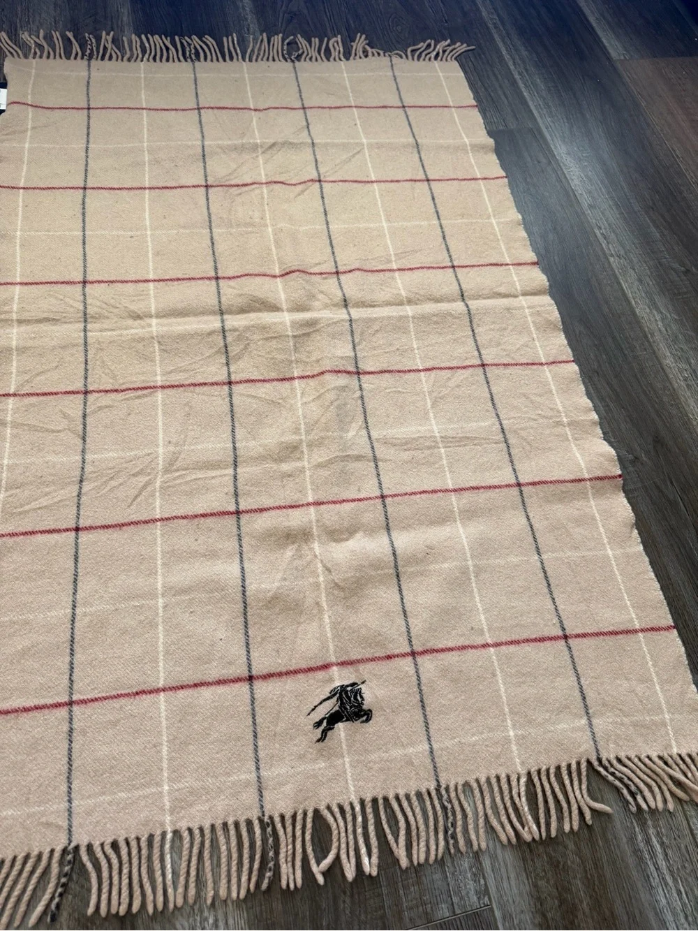 Burberry Beige Plaid Wool scarf